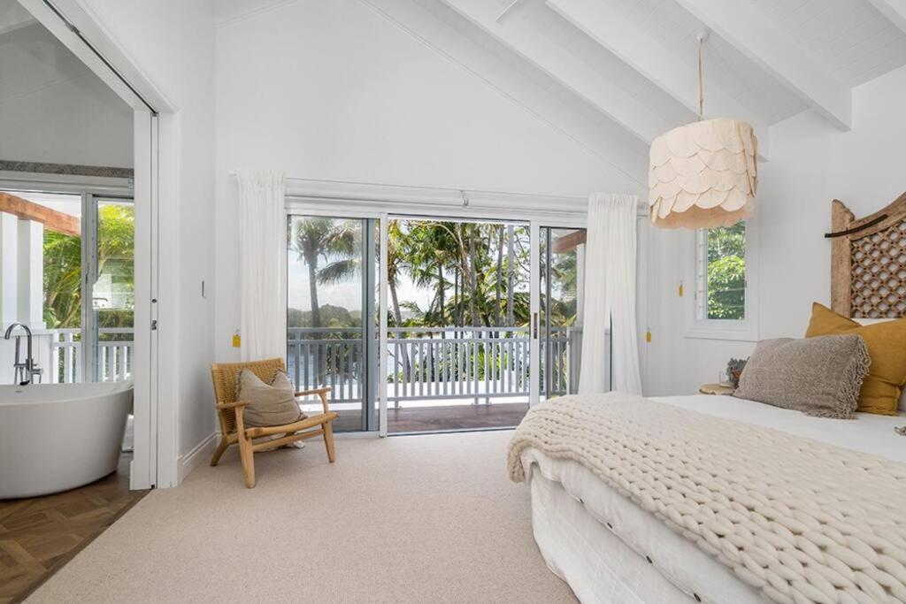 Fuller Holidays - Belongil Sunset - Giaour Street, Belongil Holiday home Byron Bay