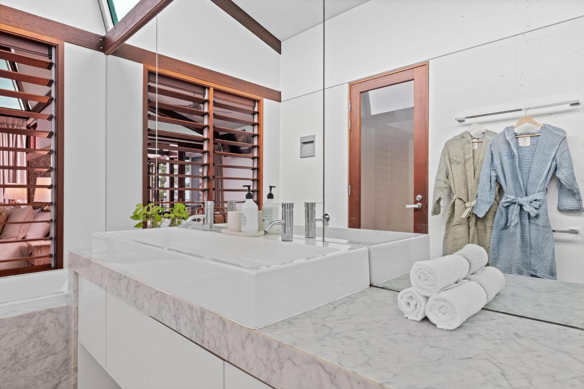 Apartment Luxury On The Bay - 2 X 3 Bedroom