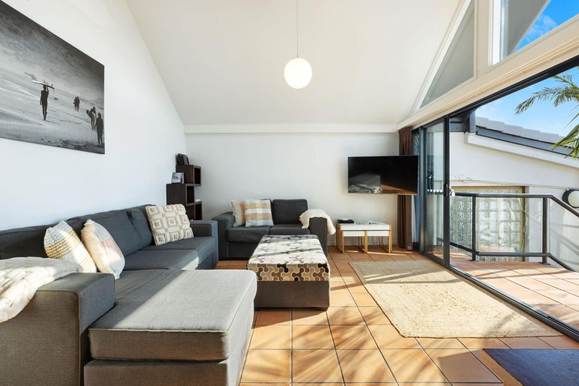Beachfront Loft 11 Apartment