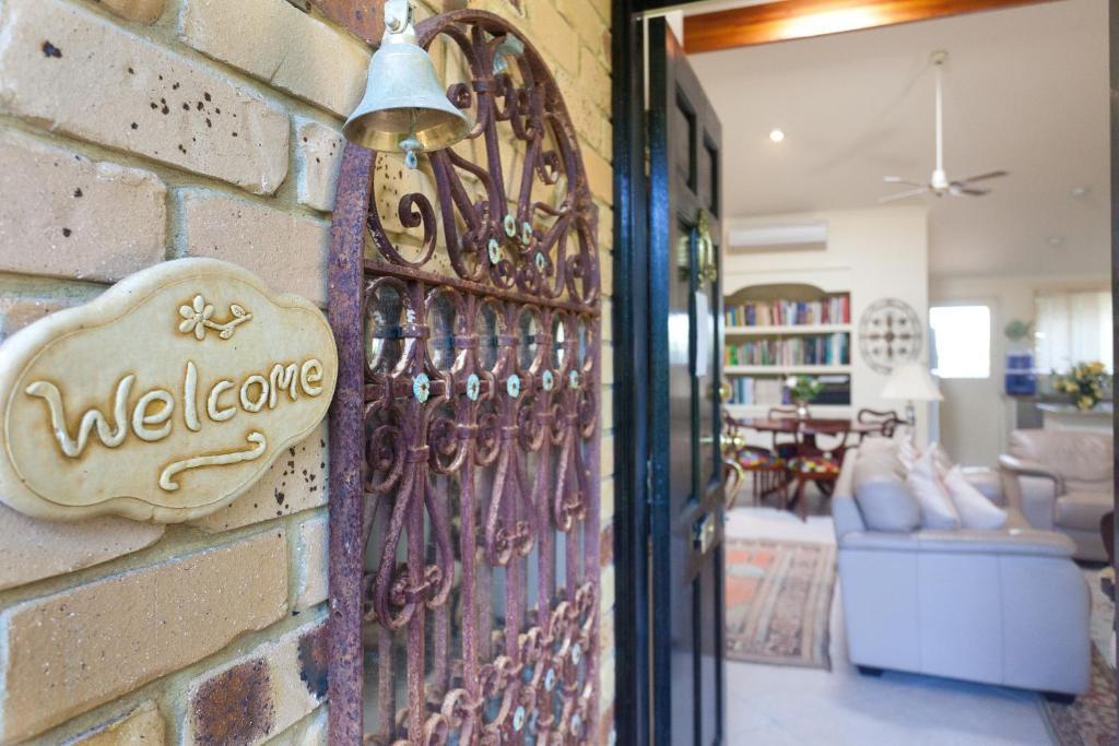 Sandals Guest house Byron Bay