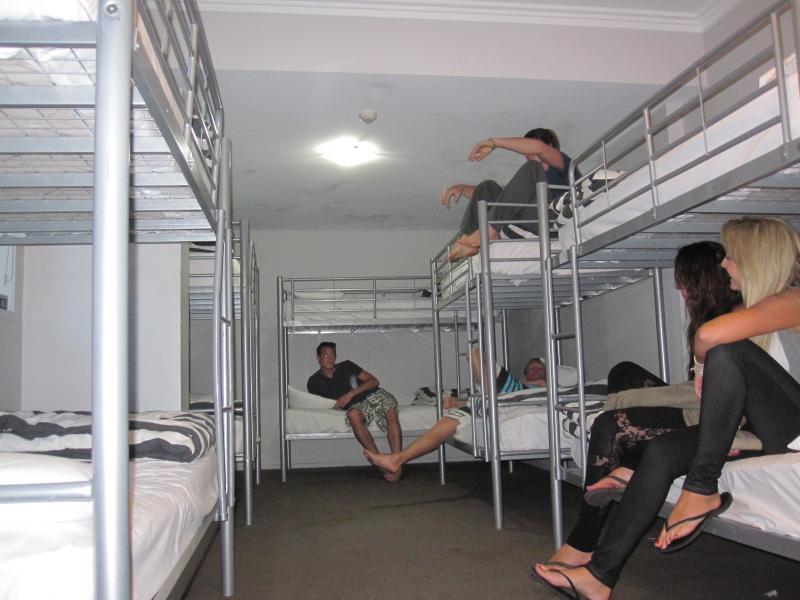 Hostel Nomads Backpackers *