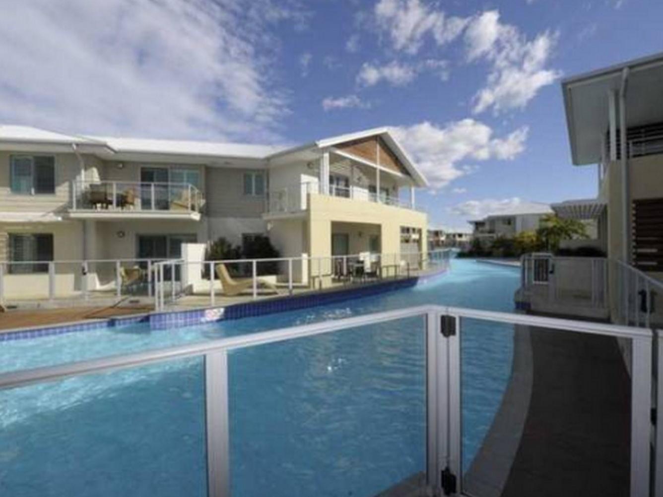 A Perfect - Pacific Blue Byron Bay