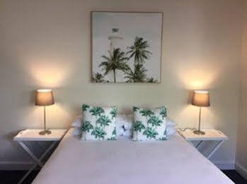 Hibiscus Motel 3*