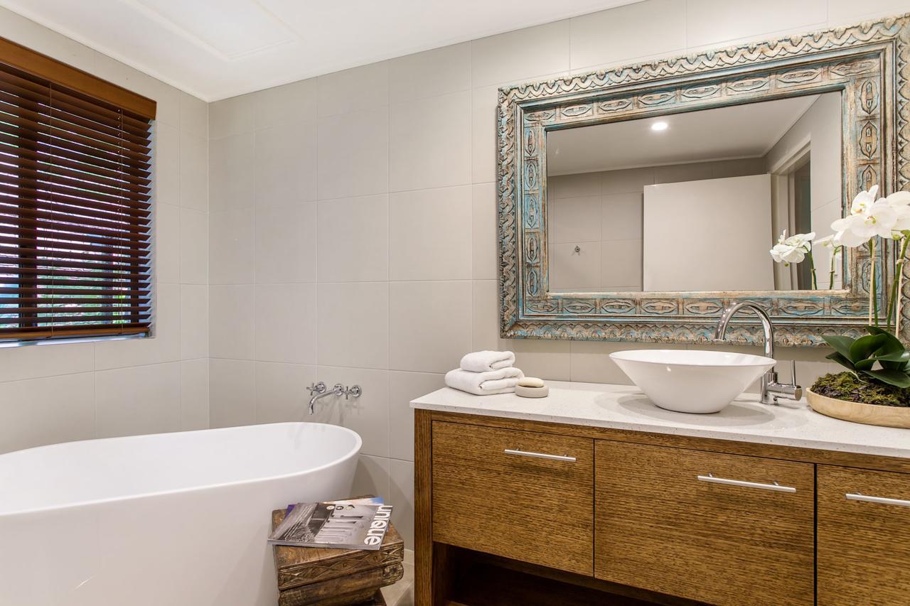 Unit 2 66 Lawson Street, - Koranba *