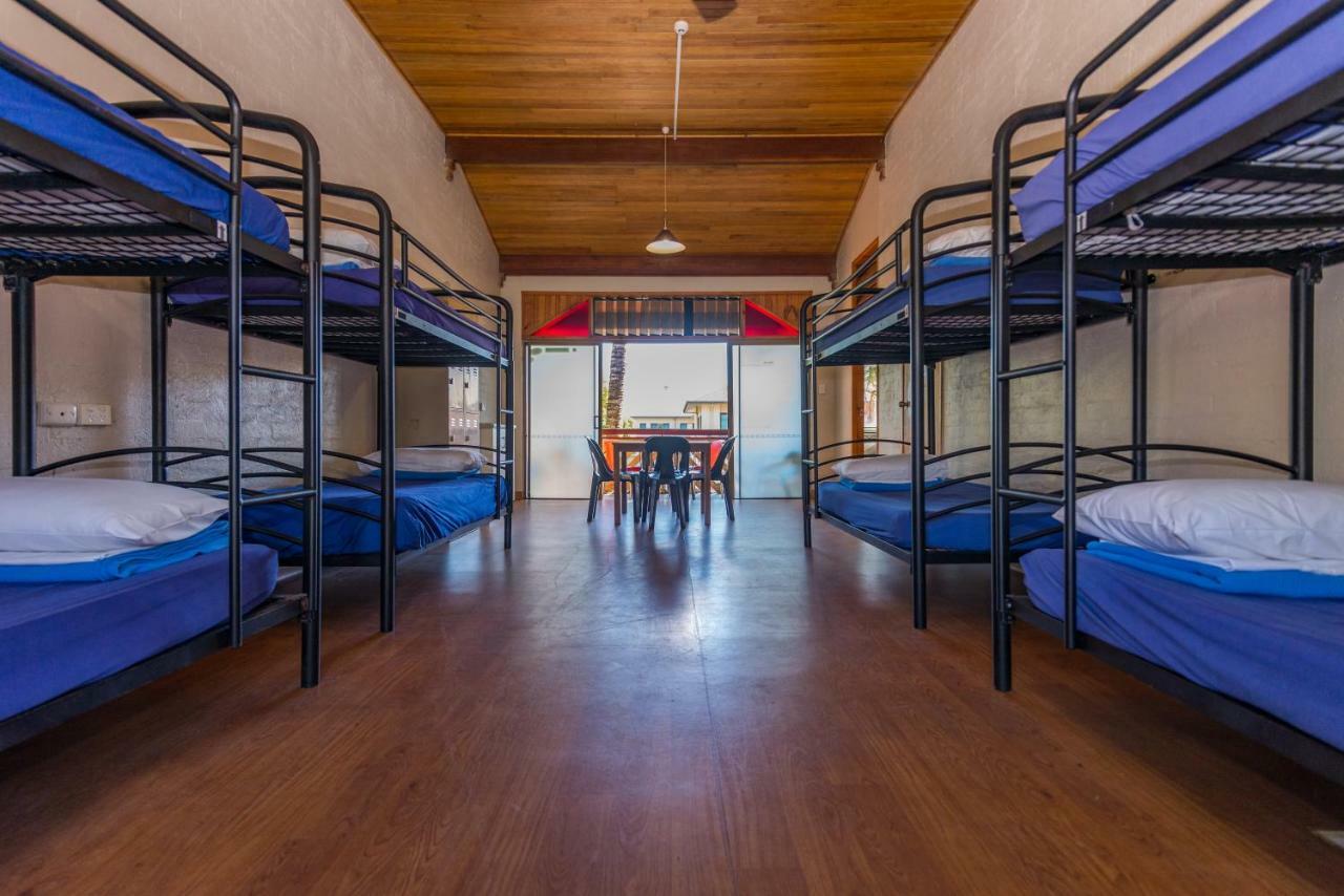 Aquarius Backpackers Hostel *
