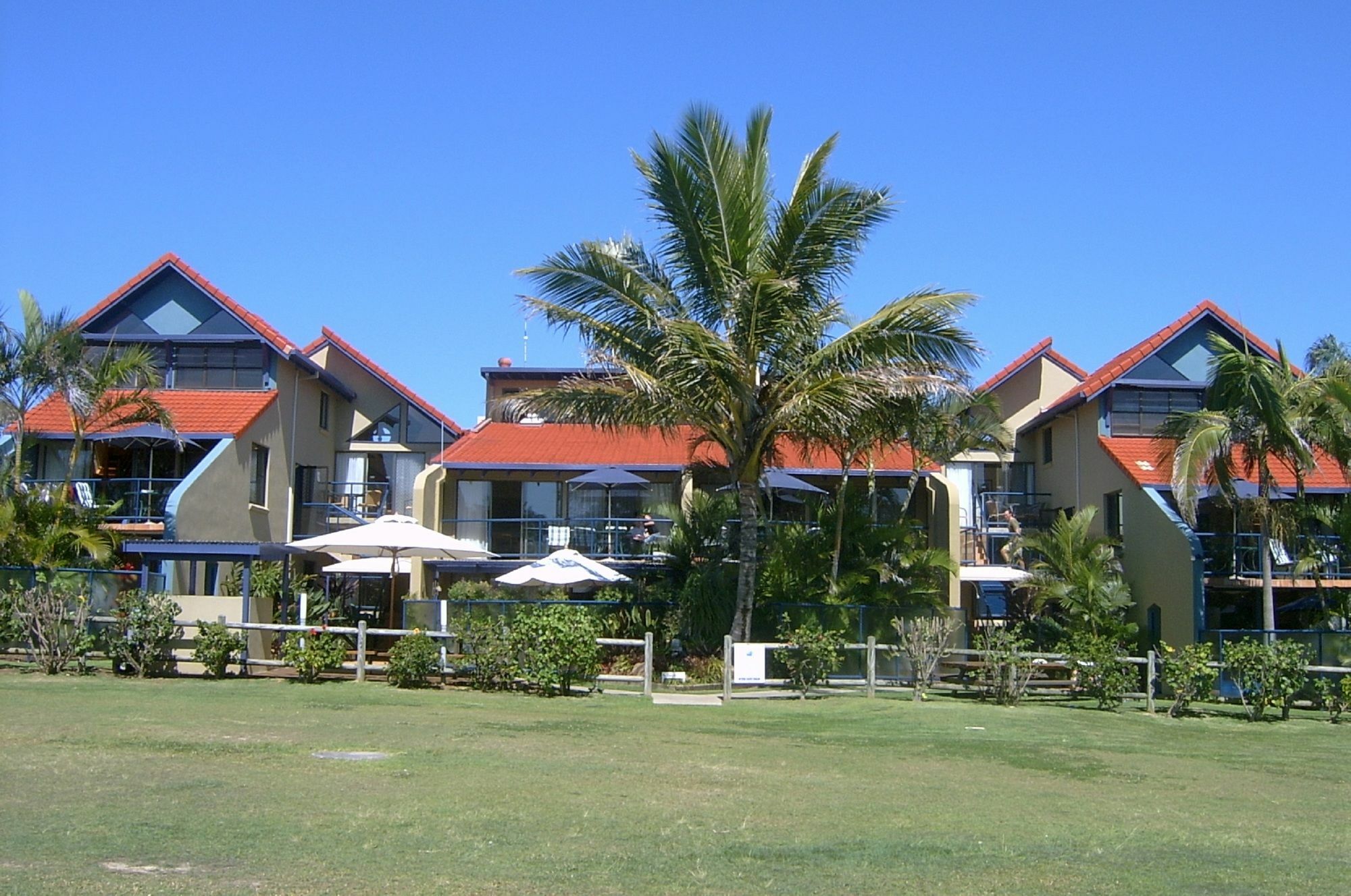 Aparthotel Beachfront 4*