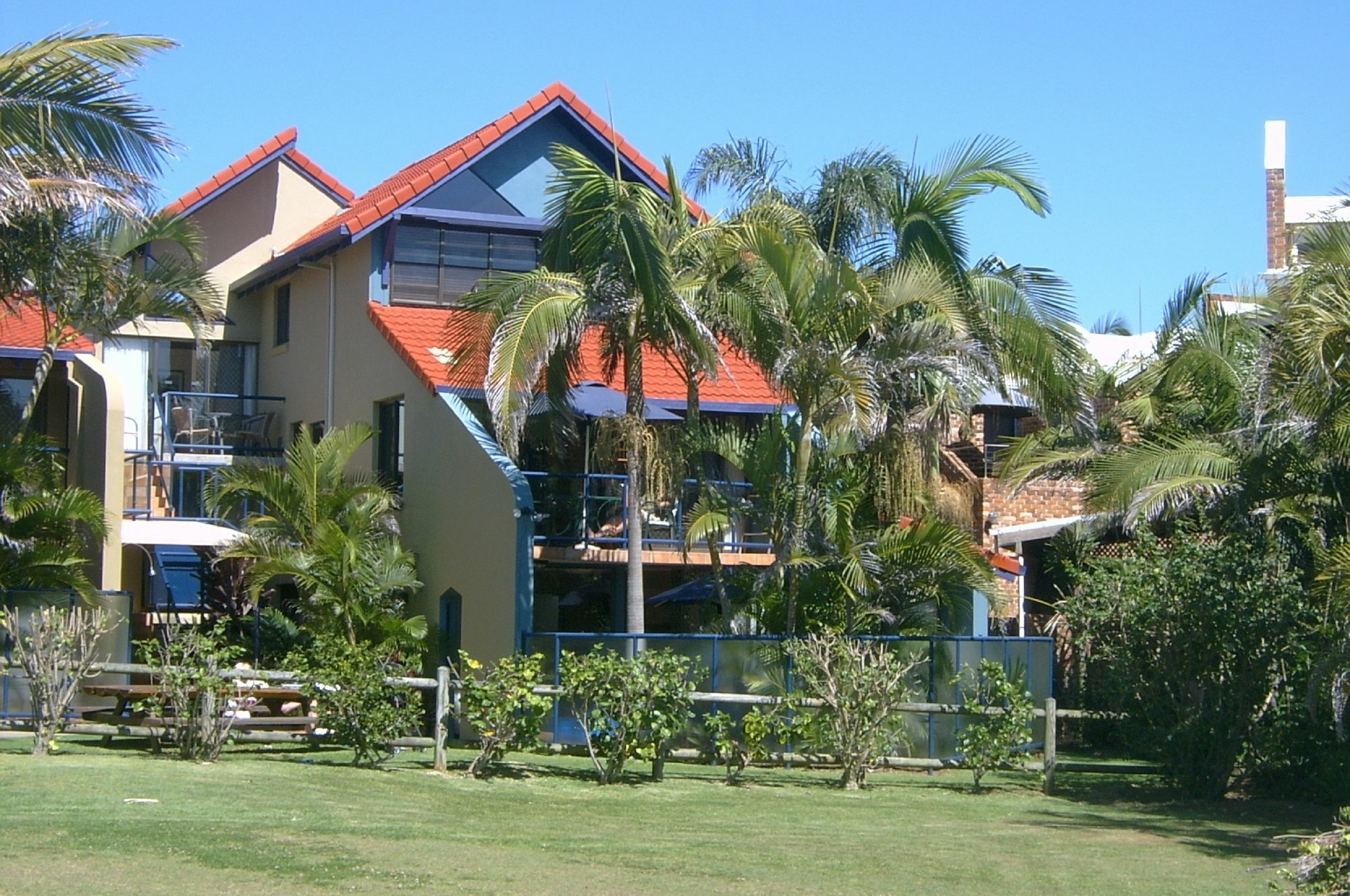 Aparthotel Beachfront 4*
