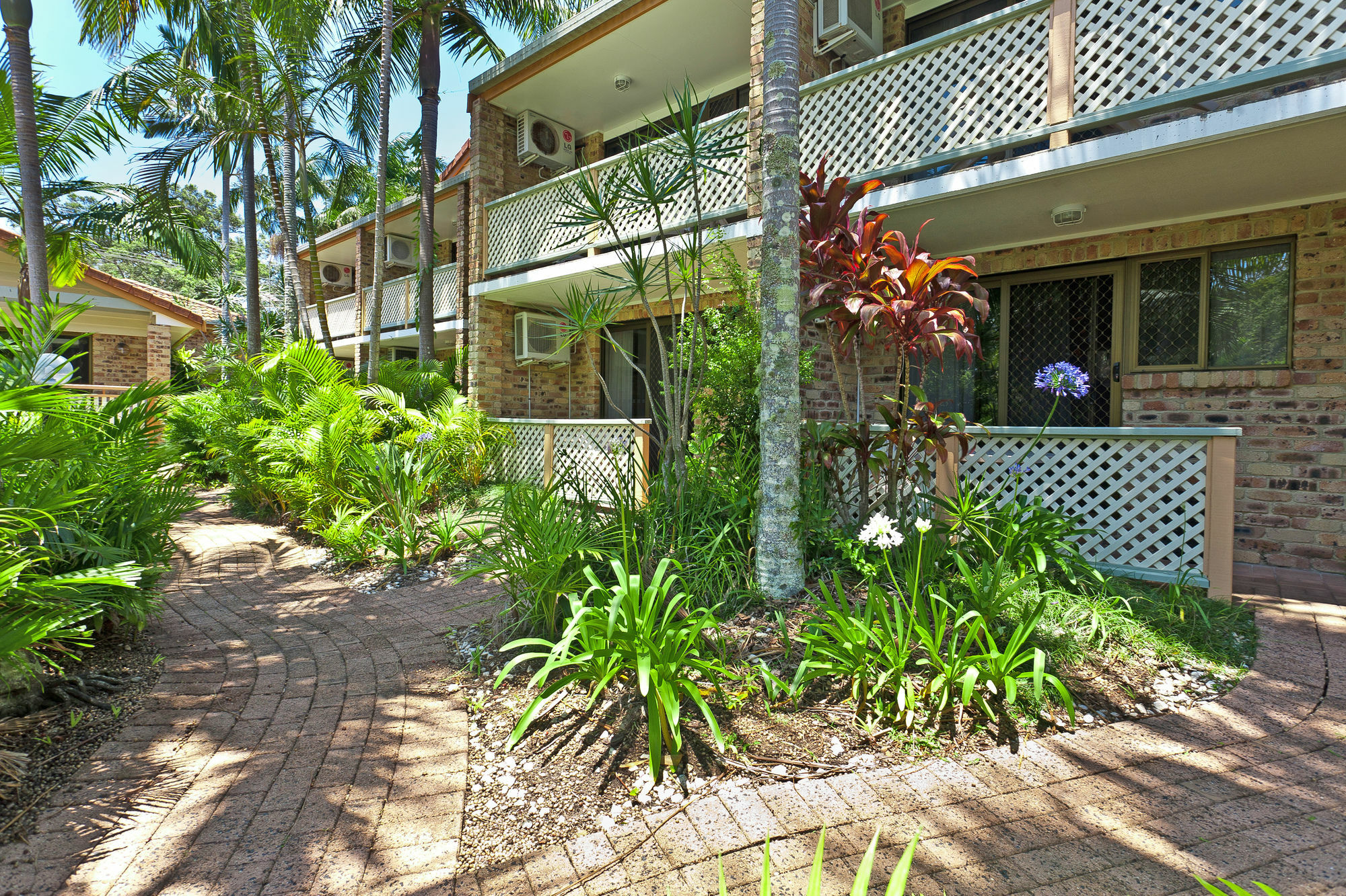 The Sunseeker, Motel