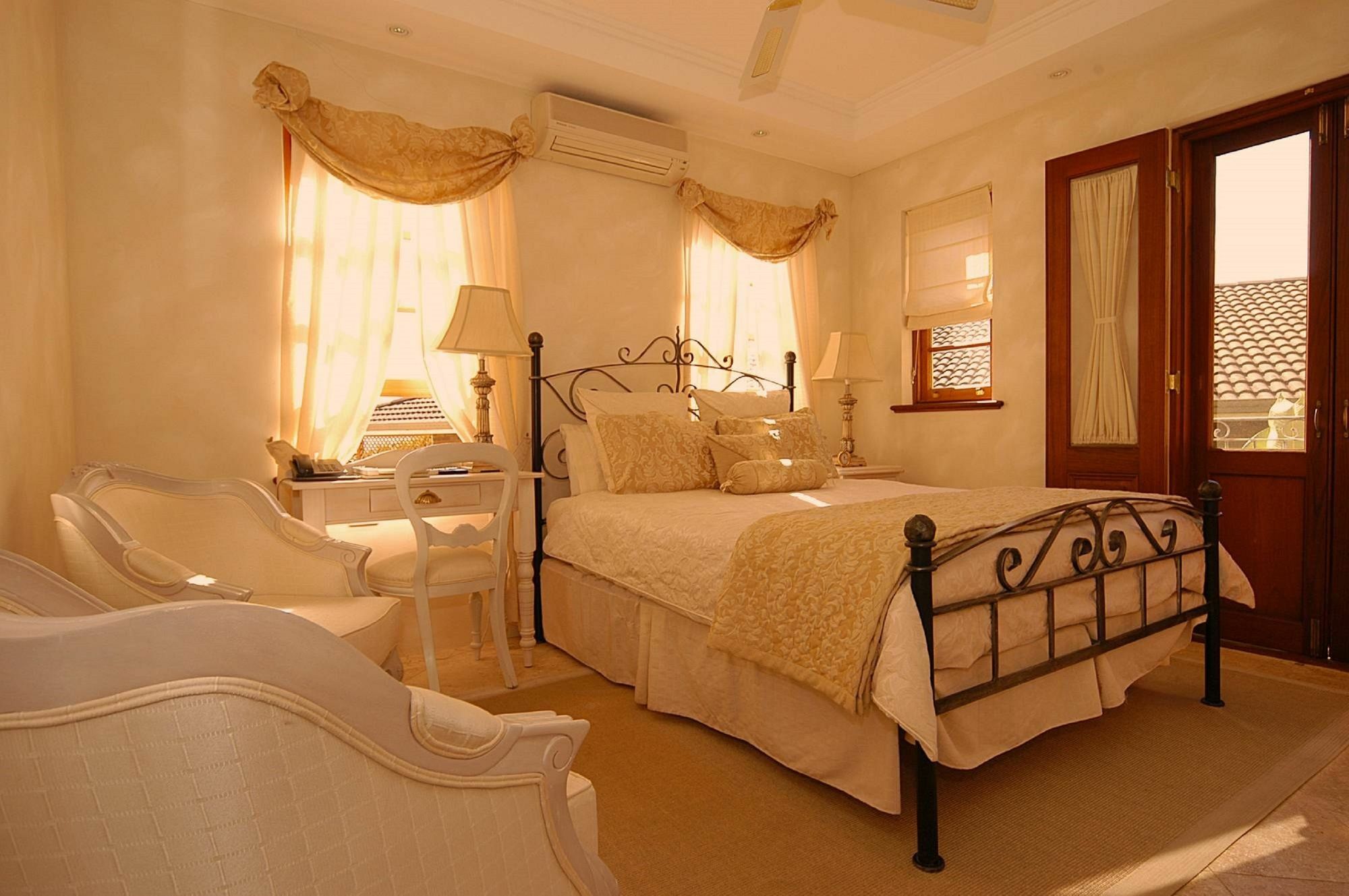 Hotel Victoria's At Wategos 5*