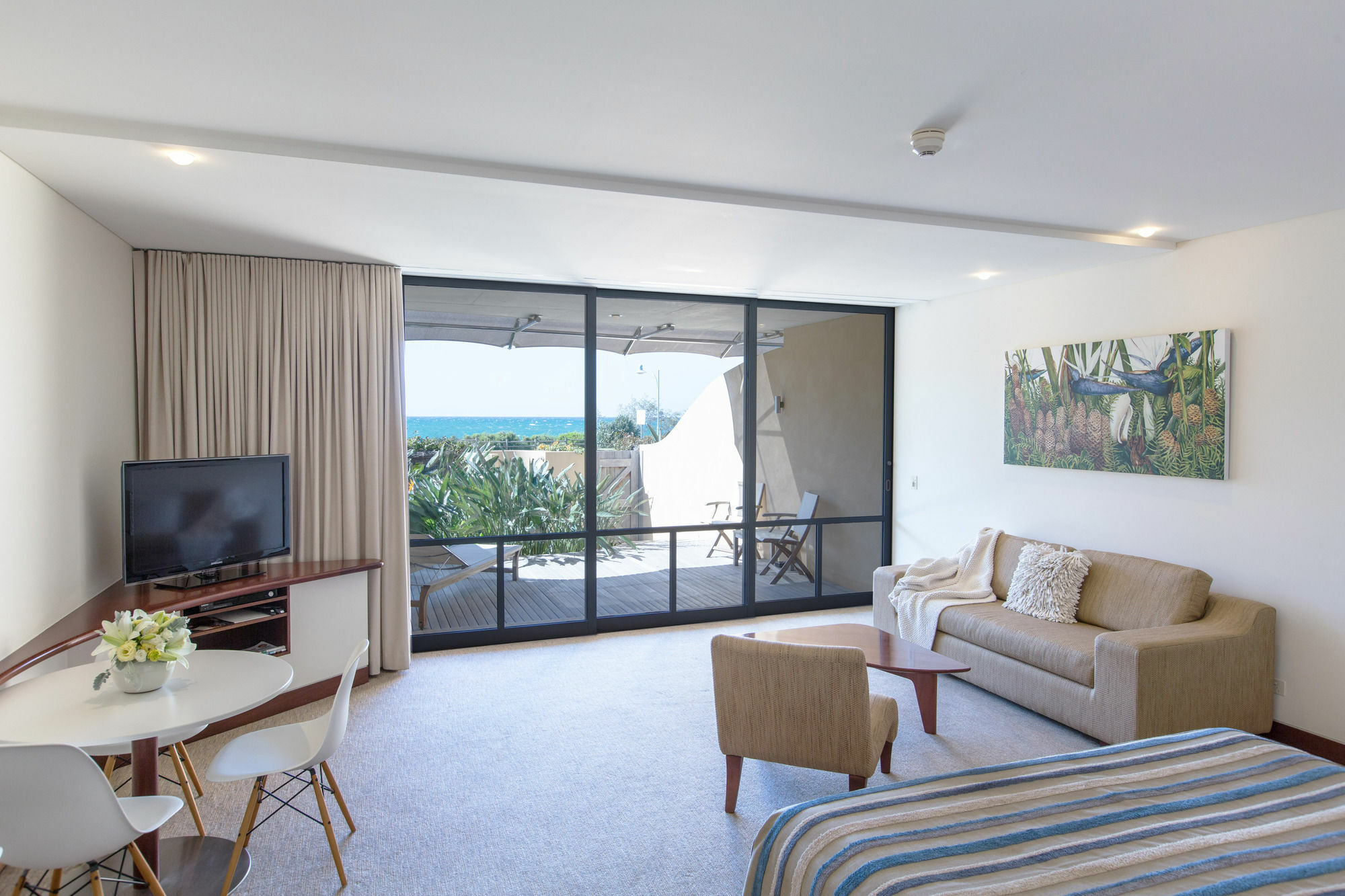 Beach Suites Hotel 4*