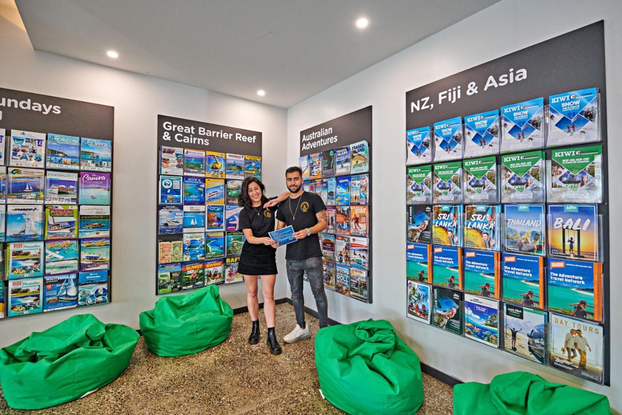 Nomads Backpackers Hostel *