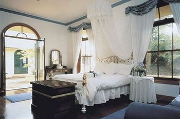 Victoria's At Ewingsdale Hotel Byron Bay